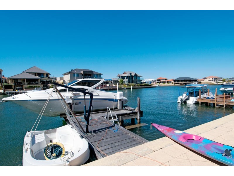 18 Santavea Mews, Halls Head WA 6210