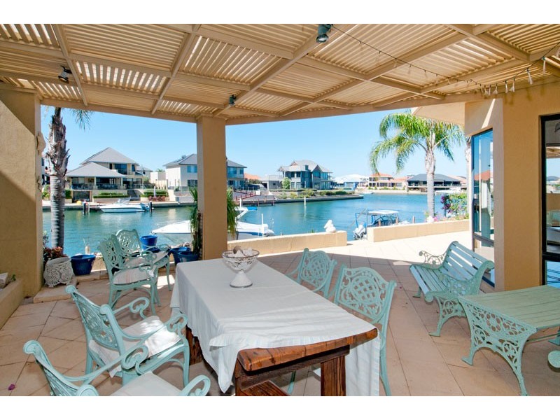 18 Santavea Mews, Halls Head WA 6210