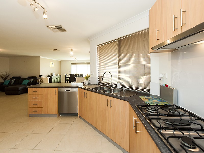 4 Mystery Way, Dudley Park WA 6210