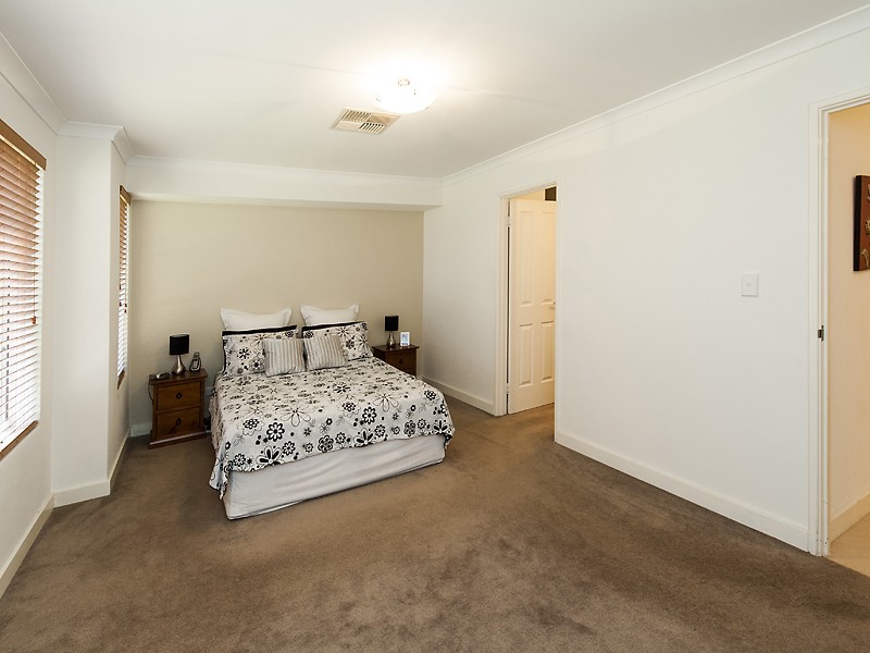 4 Mystery Way, Dudley Park WA 6210