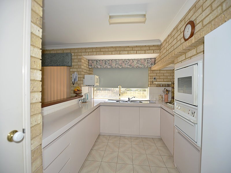 29 Yorrell Place, Halls Head WA 6210