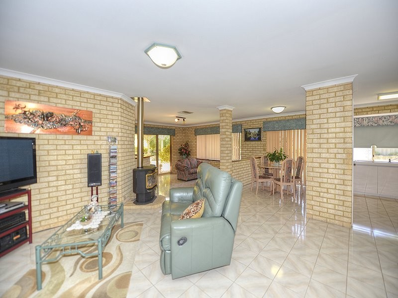 29 Yorrell Place, Halls Head WA 6210