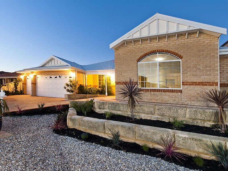 15 Australis Circle, Wannanup WA 6210