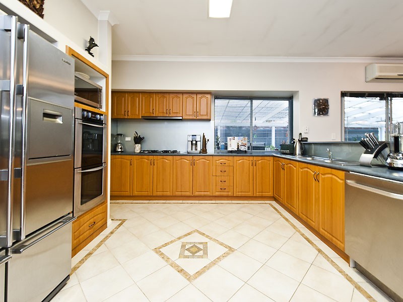 15 Australis Circle, Wannanup WA 6210