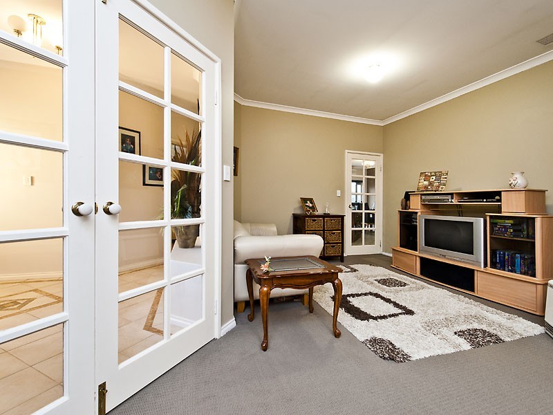 15 Australis Circle, Wannanup WA 6210