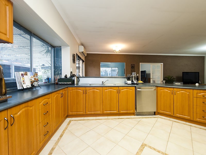 15 Australis Circle, Wannanup WA 6210