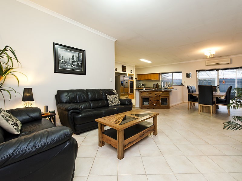 15 Australis Circle, Wannanup WA 6210