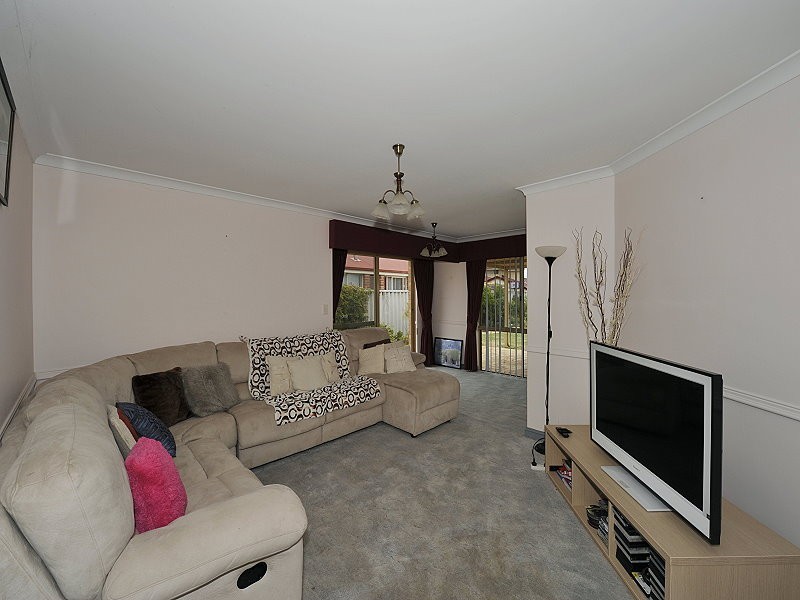 24 Peron Place, San Remo WA 6210