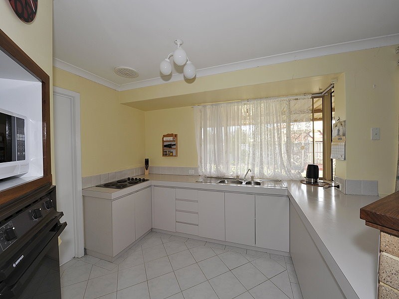 24 Peron Place, San Remo WA 6210