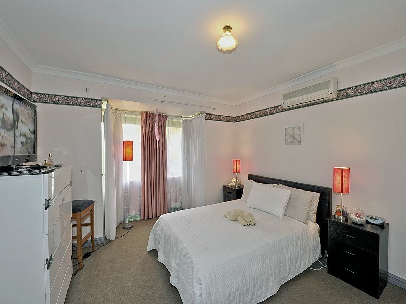 24 Peron Place, San Remo WA 6210