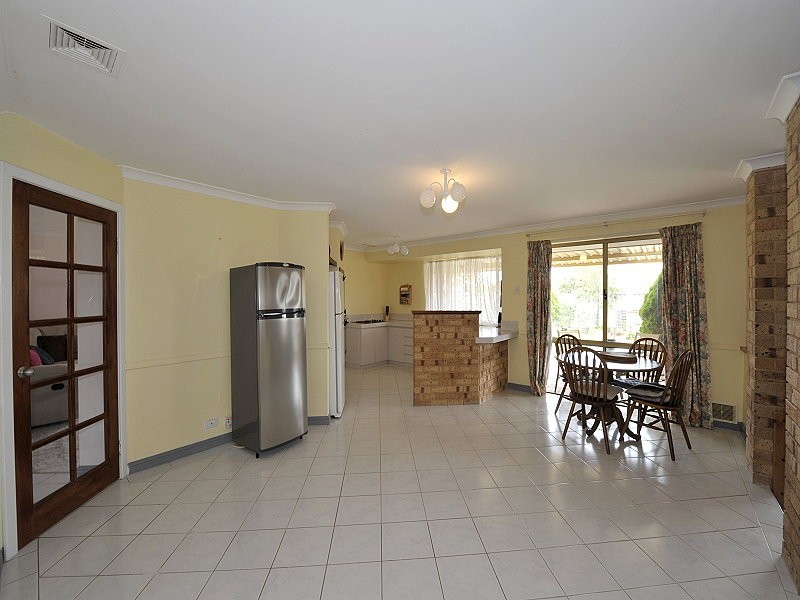 24 Peron Place, San Remo WA 6210