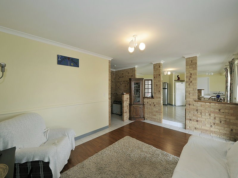 24 Peron Place, San Remo WA 6210