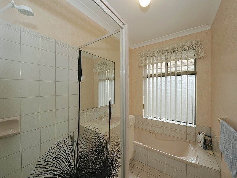 24 Peron Place, San Remo WA 6210