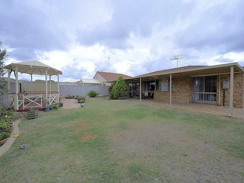 24 Peron Place, San Remo WA 6210