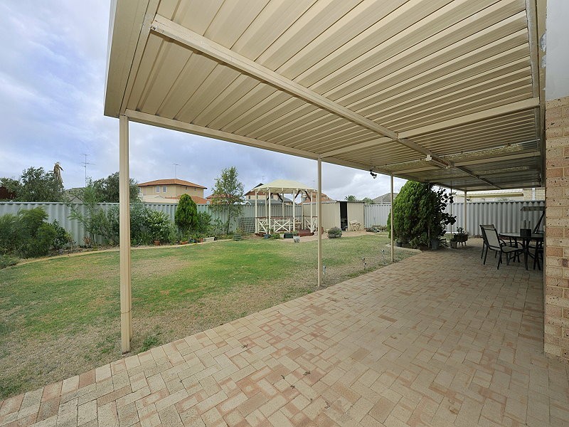 24 Peron Place, San Remo WA 6210