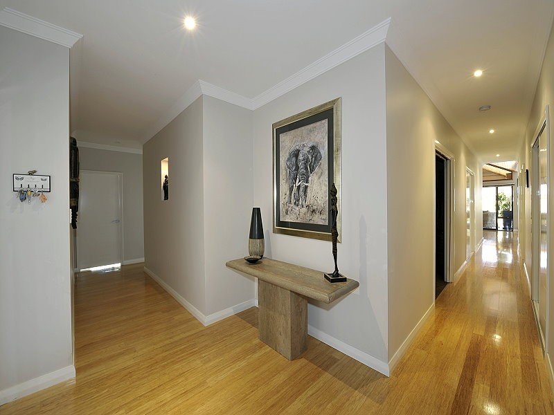 10 Royston Way, Lakelands WA 6180