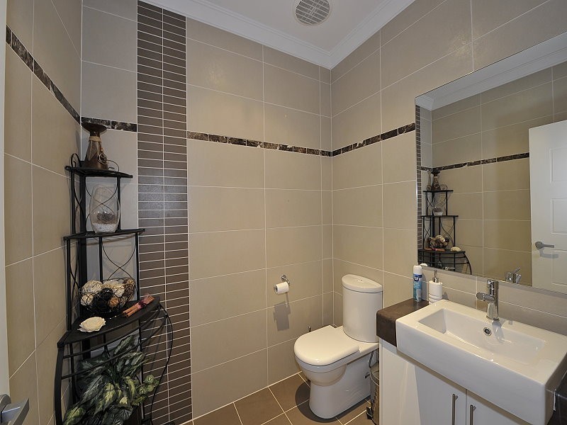 10 Royston Way, Lakelands WA 6180