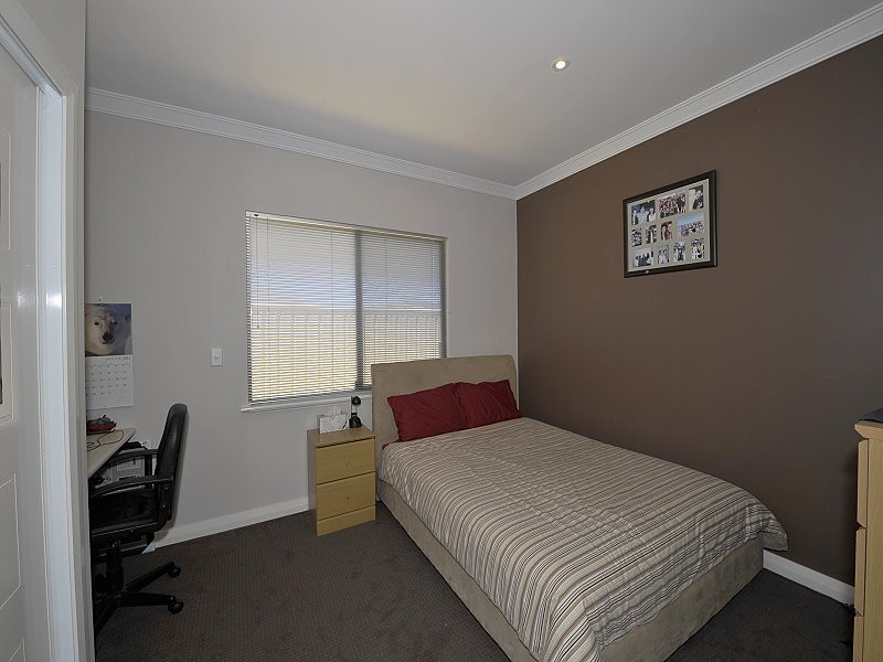 10 Royston Way, Lakelands WA 6180