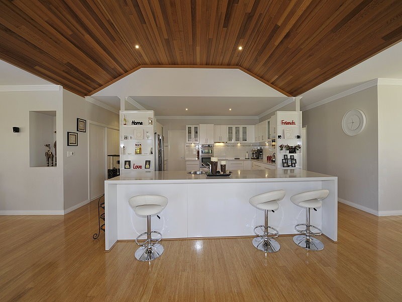 10 Royston Way, Lakelands WA 6180