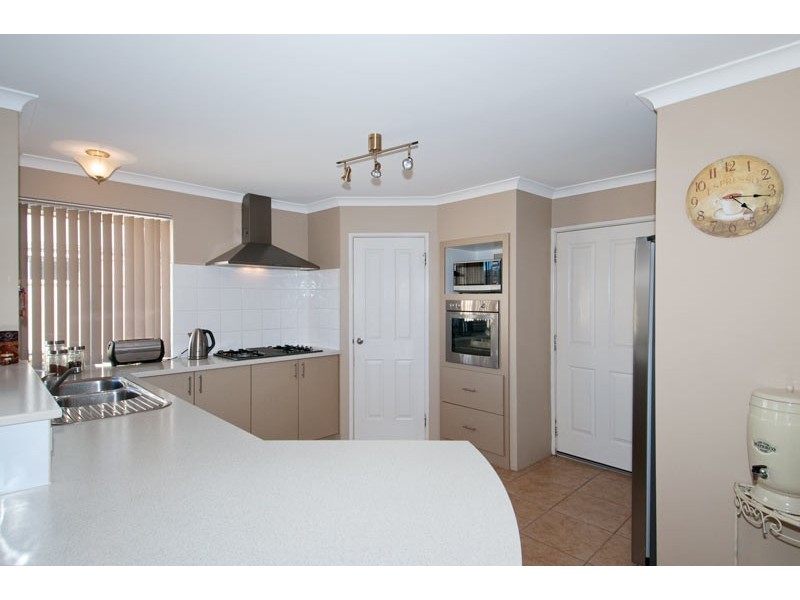 22 Banksiadale Gate, Lakelands WA 6180