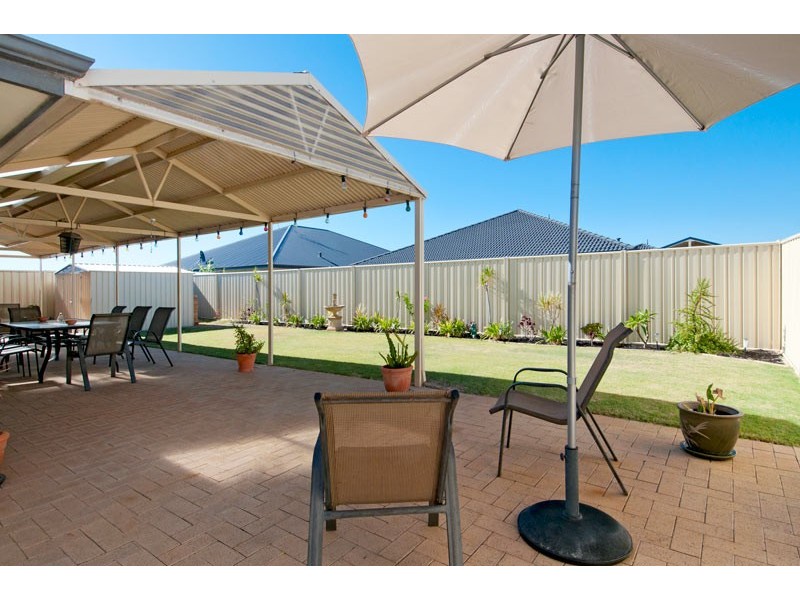 22 Banksiadale Gate, Lakelands WA 6180