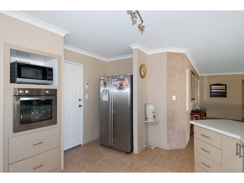 22 Banksiadale Gate, Lakelands WA 6180