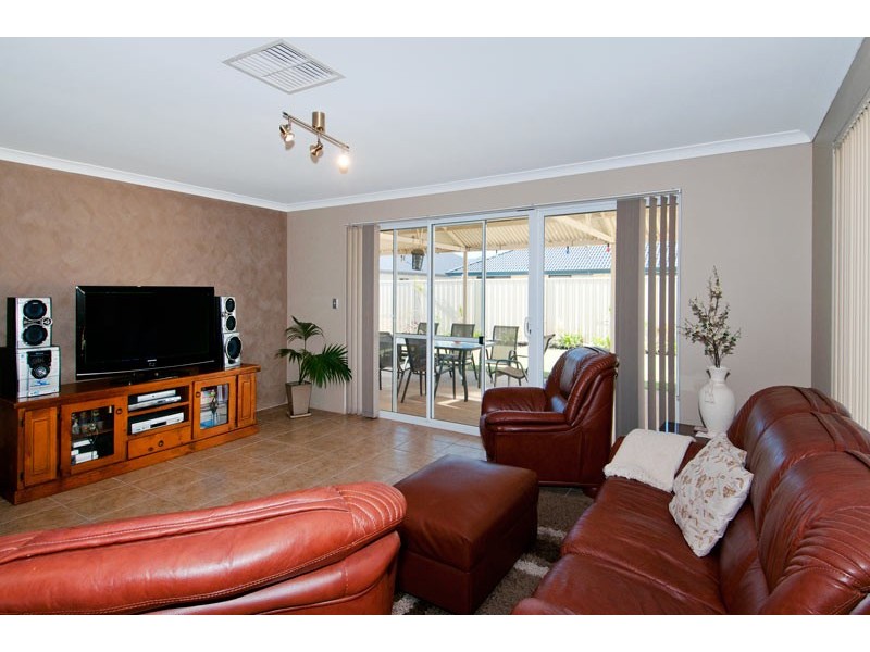 22 Banksiadale Gate, Lakelands WA 6180