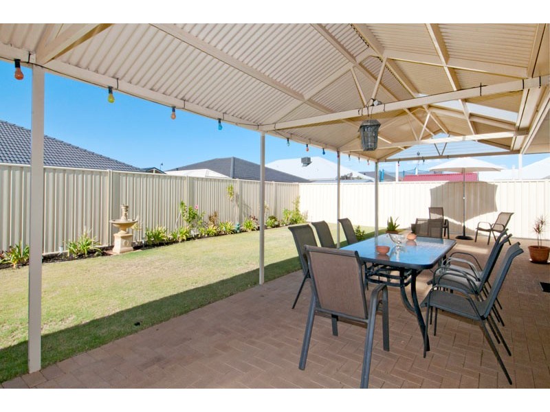 22 Banksiadale Gate, Lakelands WA 6180
