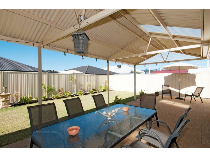 22 Banksiadale Gate, Lakelands WA 6180