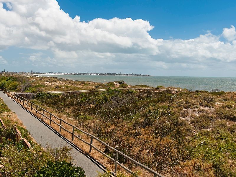 1/7 Rocklea Place, Silver Sands WA 6210