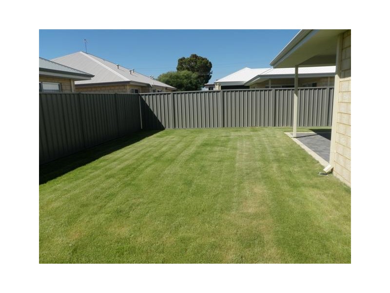 11 Vauclase Way, Coodanup WA 6210