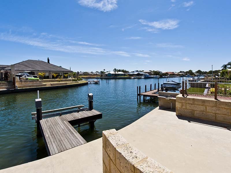 36 Waterside Drive, Dudley Park WA 6210