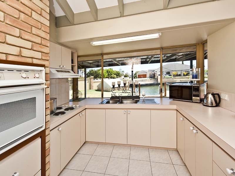 36 Waterside Drive, Dudley Park WA 6210