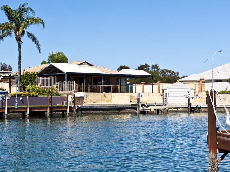 36 Waterside Drive, Dudley Park WA 6210