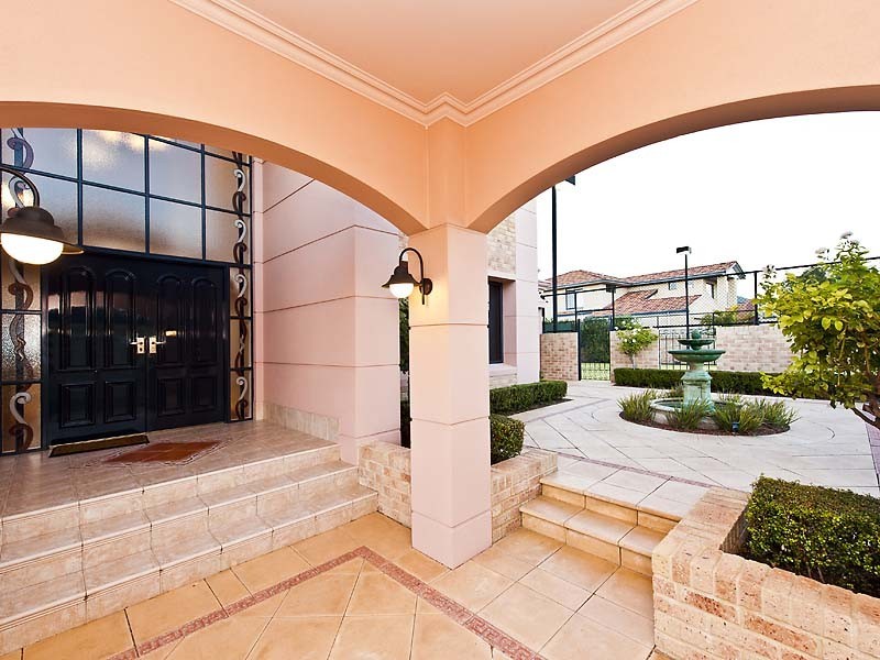 37 Santavea Mews, Halls Head WA 6210