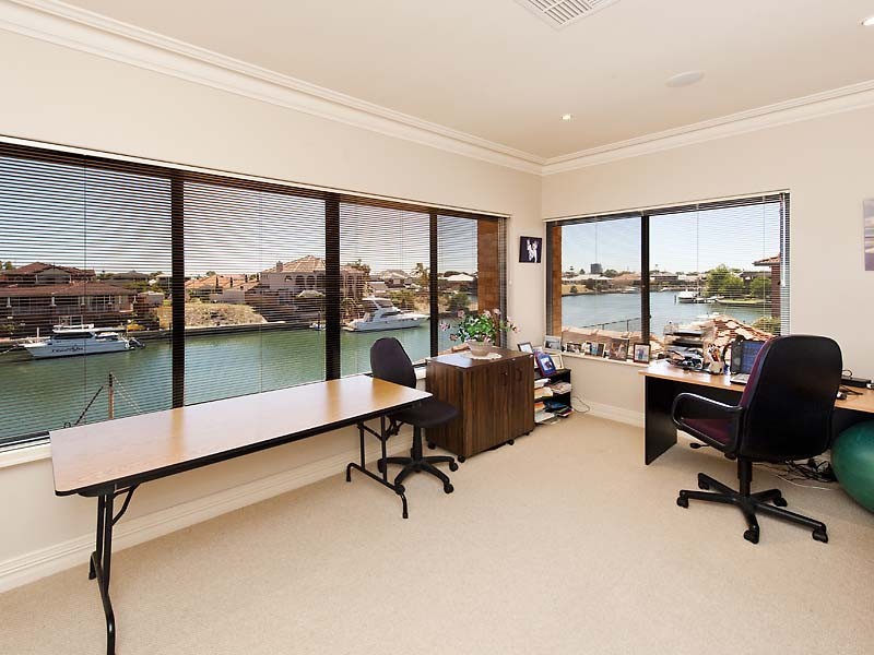 37 Santavea Mews, Halls Head WA 6210