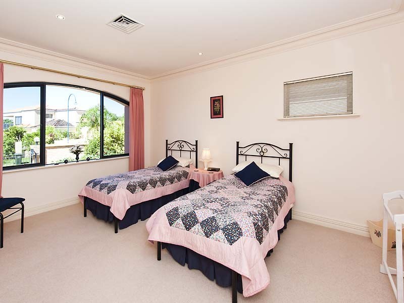 37 Santavea Mews, Halls Head WA 6210