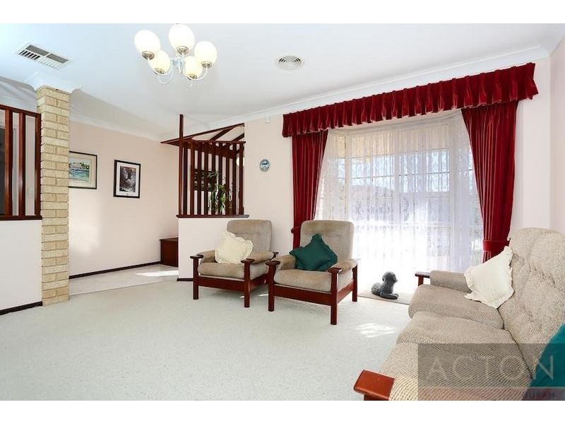 23 Silvertop Avenue, Halls Head WA 6210