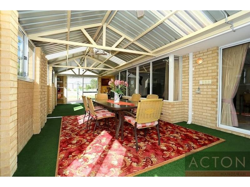 23 Silvertop Avenue, Halls Head WA 6210