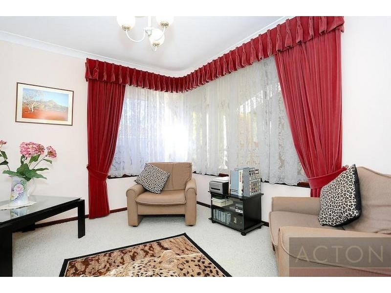 23 Silvertop Avenue, Halls Head WA 6210