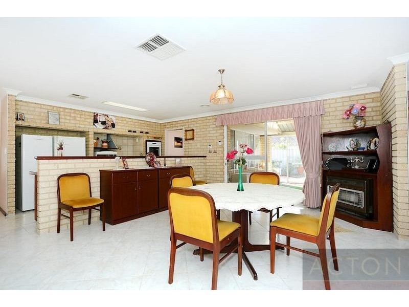 23 Silvertop Avenue, Halls Head WA 6210