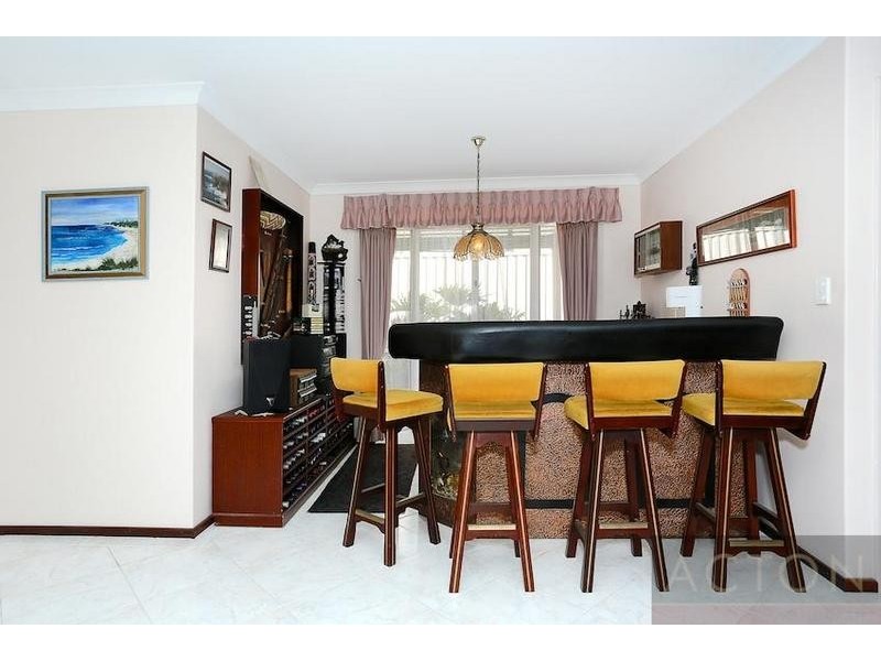 23 Silvertop Avenue, Halls Head WA 6210