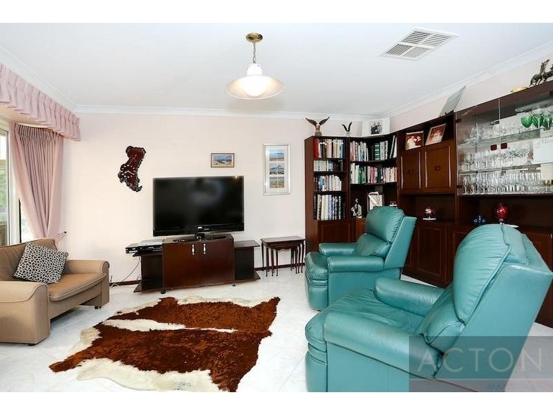 23 Silvertop Avenue, Halls Head WA 6210