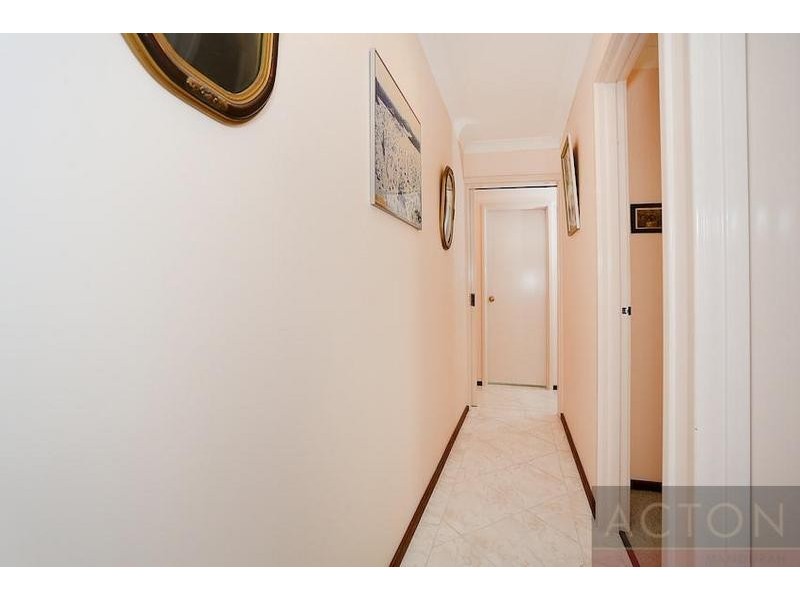 23 Silvertop Avenue, Halls Head WA 6210