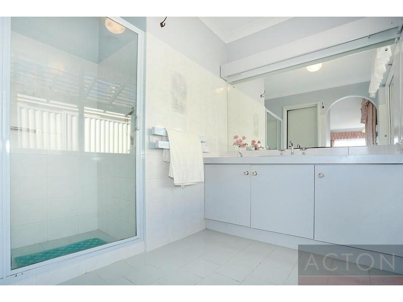 23 Silvertop Avenue, Halls Head WA 6210