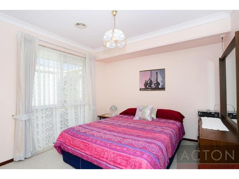 23 Silvertop Avenue, Halls Head WA 6210