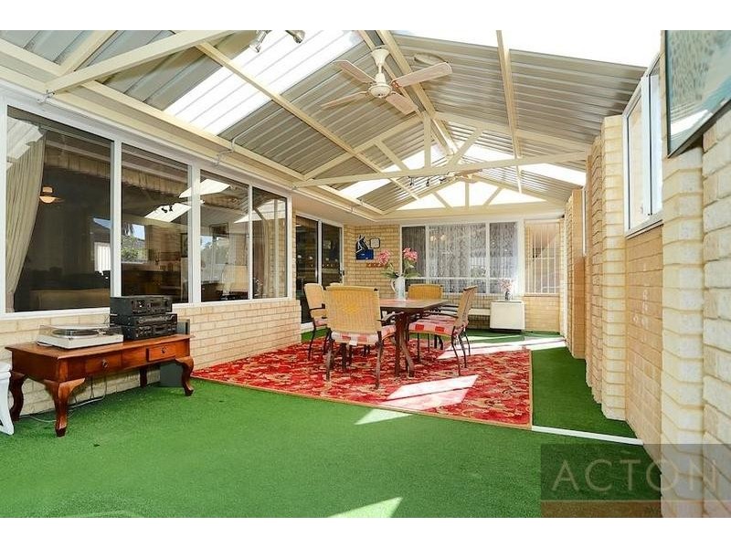 23 Silvertop Avenue, Halls Head WA 6210