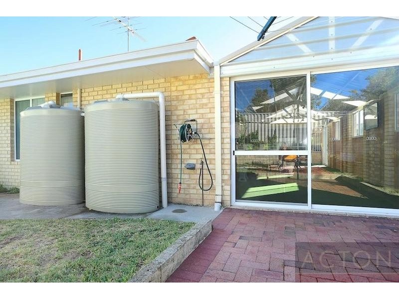 23 Silvertop Avenue, Halls Head WA 6210