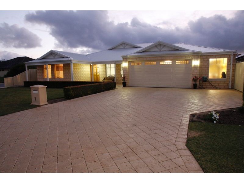 1 Harvest Chase, Madora Bay WA 6210