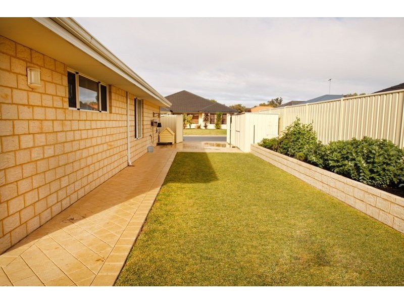 1 Harvest Chase, Madora Bay WA 6210